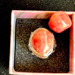 Large Rhodochrosite Ring 💘
All Reasonable Offers Accepted